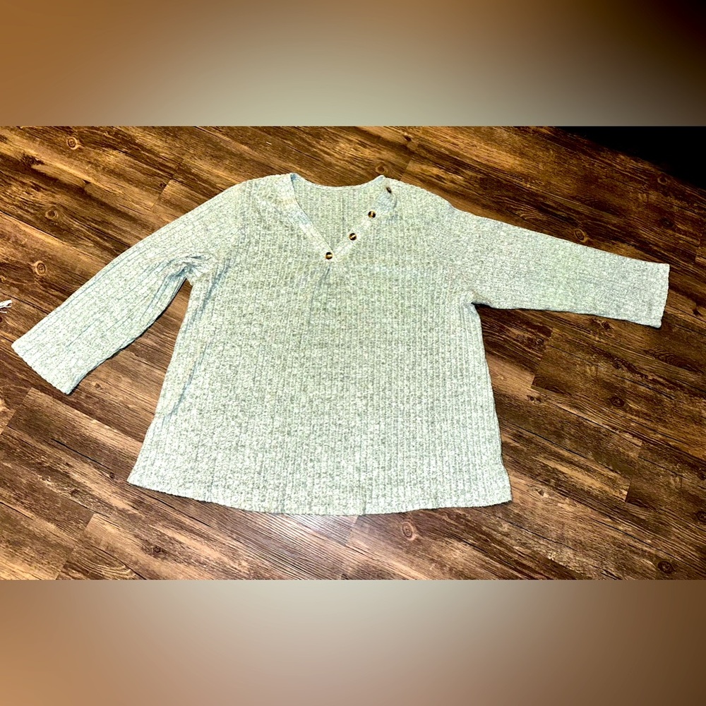Light green pullover top. 3x
